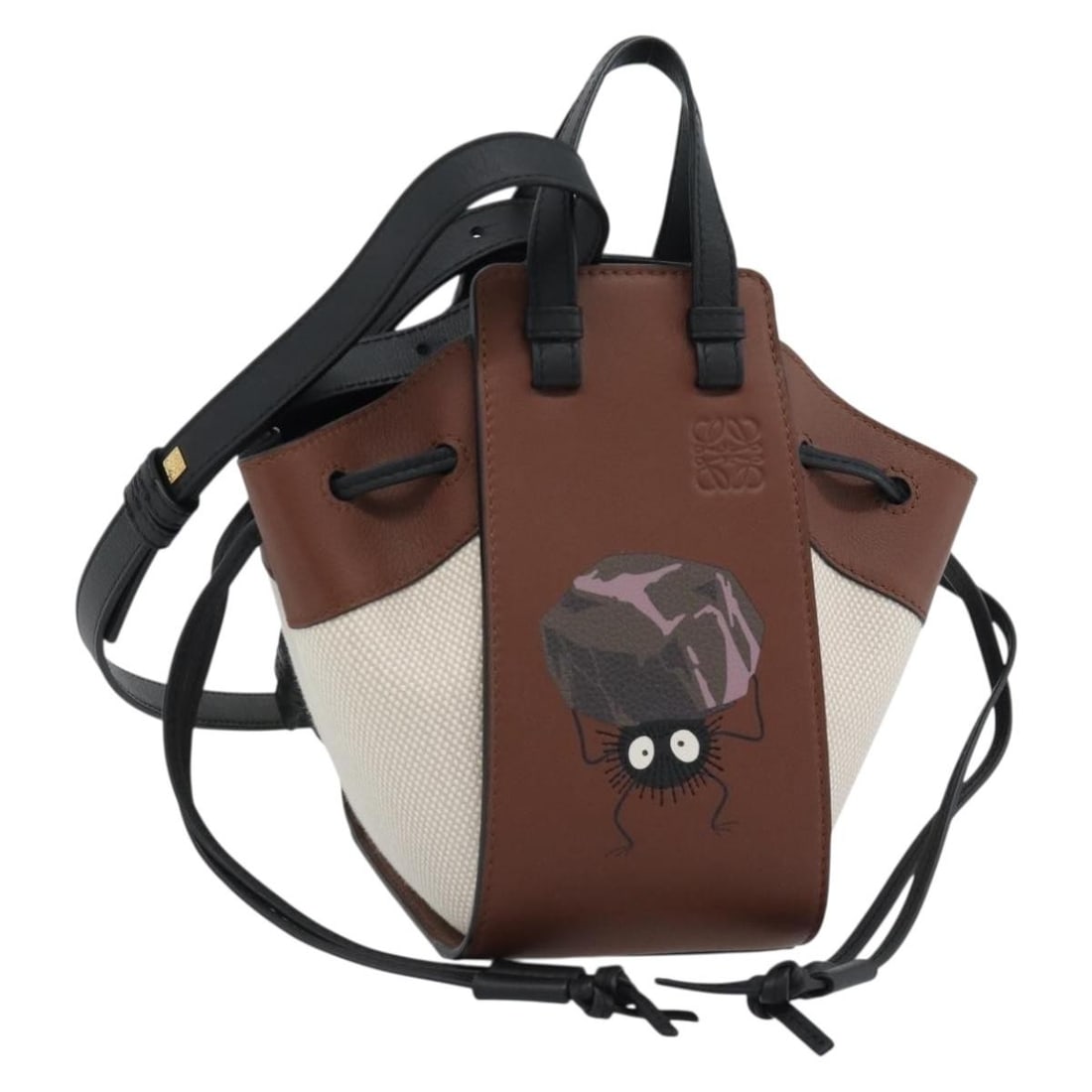 LOEWE Hammock Mini leather handbag beige with strap dust bag: LOEWE Hammock Mini leather handbag beige with strap dust bag LOEWE x Studio Ghibli Spirited Away Soot Sprites Hammock Mini handbag in beige leather. Made in Spain, this women's bag includes a dust bag