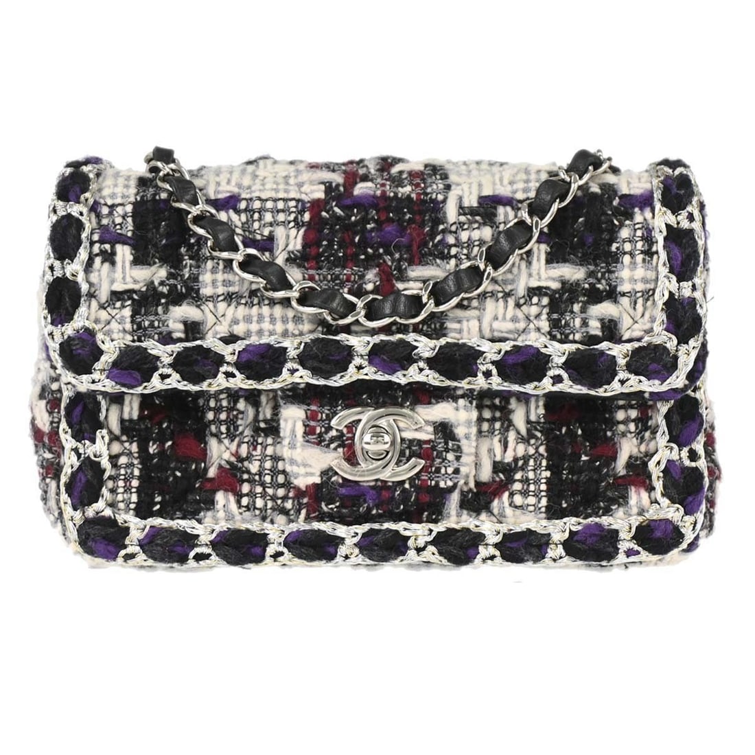 Chanel Single Chain Shoulder Bag Black White Tweed Matelasse: Chanel Single Chain Shoulder Bag Black White Tweed Matelasse Chanel small shoulder bag in black and white tweed with a matelasse pattern and quilted accents. This flap bag features a turnlock closure,
