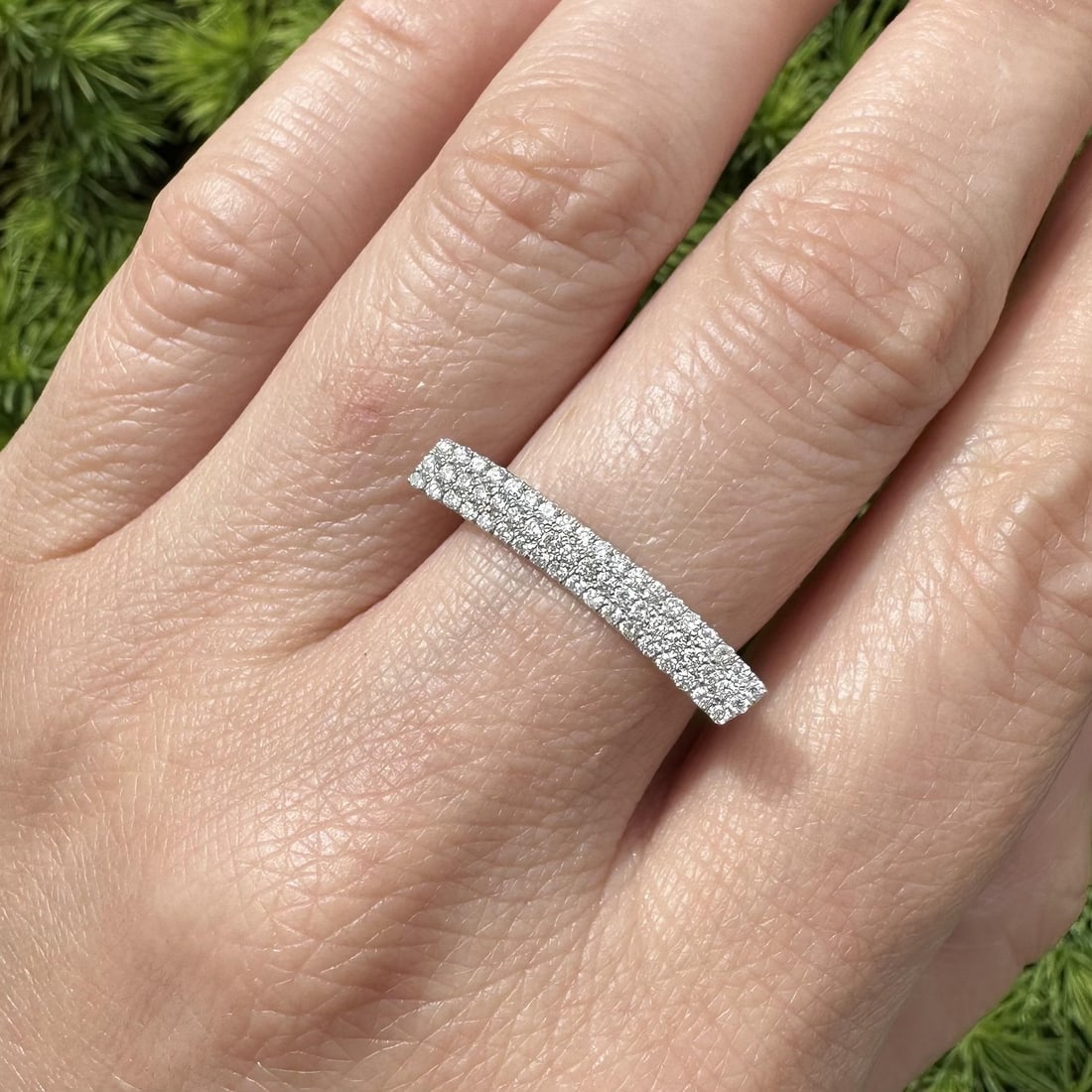 Meira T 14k White Gold Diamond Curved Bar Ring Size 6.5: Meira T 14k White Gold Diamond Curved Bar Ring Size 6.5 This Meira T ring features a 3-row curved bar design crafted from solid 14k white gold. It is adorned with approximately 0.30 carats total weigh