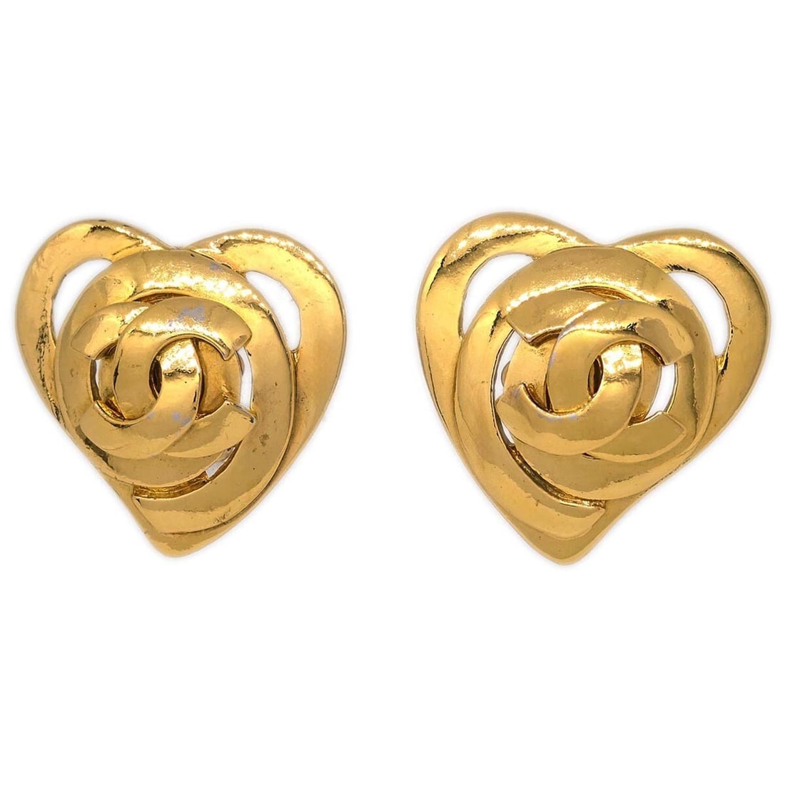 Chanel 95P Heart Button Clip-On Earrings Gold Plated: Chanel 95P Heart Button Clip-On Earrings Gold Plated Gold-plated Chanel clip-on earrings featuring a heart motif with CC logos and a button style design. Made in France, this pair is in very good cond