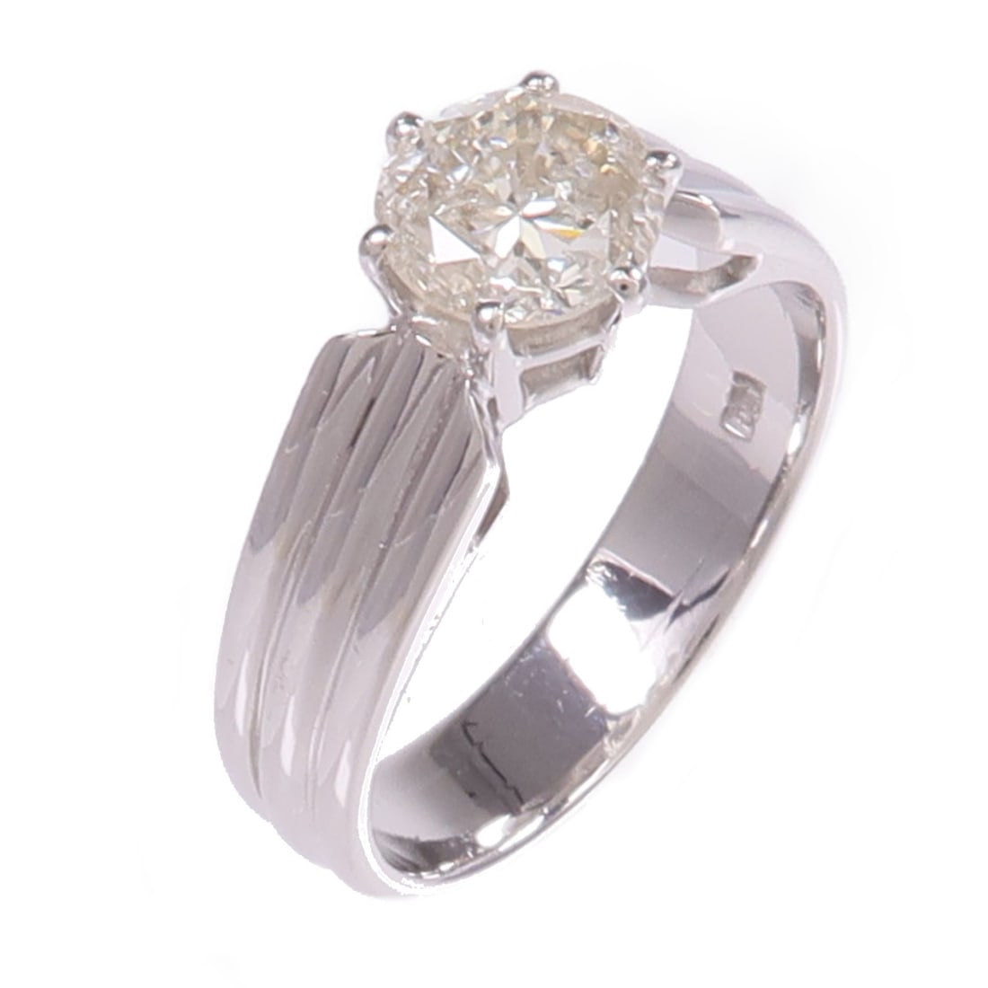 18K White Gold Diamond Ring JEWELRY Brand US 5.5: 18K White Gold Diamond Ring JEWELRY Brand US 5.5 A women's ring in 18K white gold with diamond accents, presented in clear color. The ring is size US 5.5 and features a motif measuring 7 mm x 7 mm. It