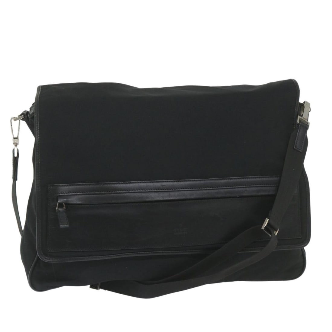 Gucci Black Nylon Shoulder Bag 019 0376 Italy: Gucci Black Nylon Shoulder Bag 019 0376 Italy This GUCCI shoulder bag is crafted from durable black nylon and features a spacious design with a practical shoulder strap that adjusts from approximately
