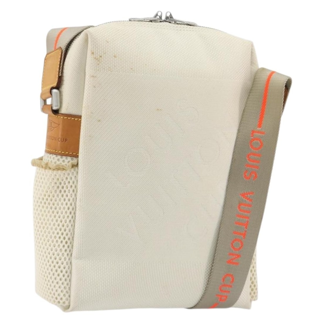 Louis Vuitton M80637 Weatherly Shoulder Bag White Damier Geant Canvas: Louis Vuitton M80637 Weatherly Shoulder Bag White Damier Geant Canvas Louis Vuitton Damier Geant LV Cup Weatherly shoulder bag in white Damier Geant canvas, made in France. This women's bag features a
