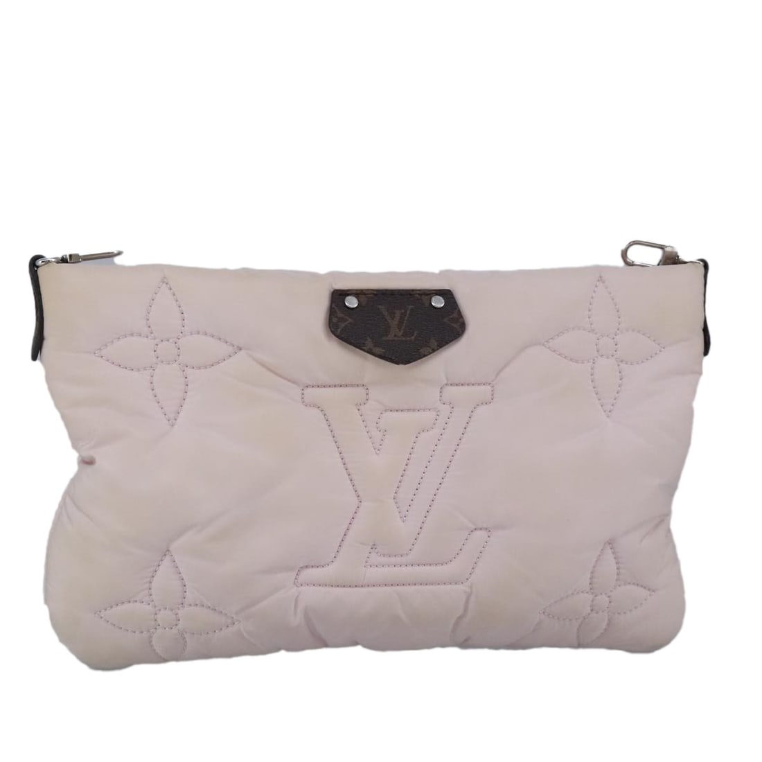 Louis Vuitton M21056 pink nylon accessory pouch: Louis Vuitton M21056 pink nylon accessory pouch This Louis Vuitton Maxi Multi Pochette Accessories Bag is crafted from pink nylon and features a spacious design ideal for daily essentials. The accesso
