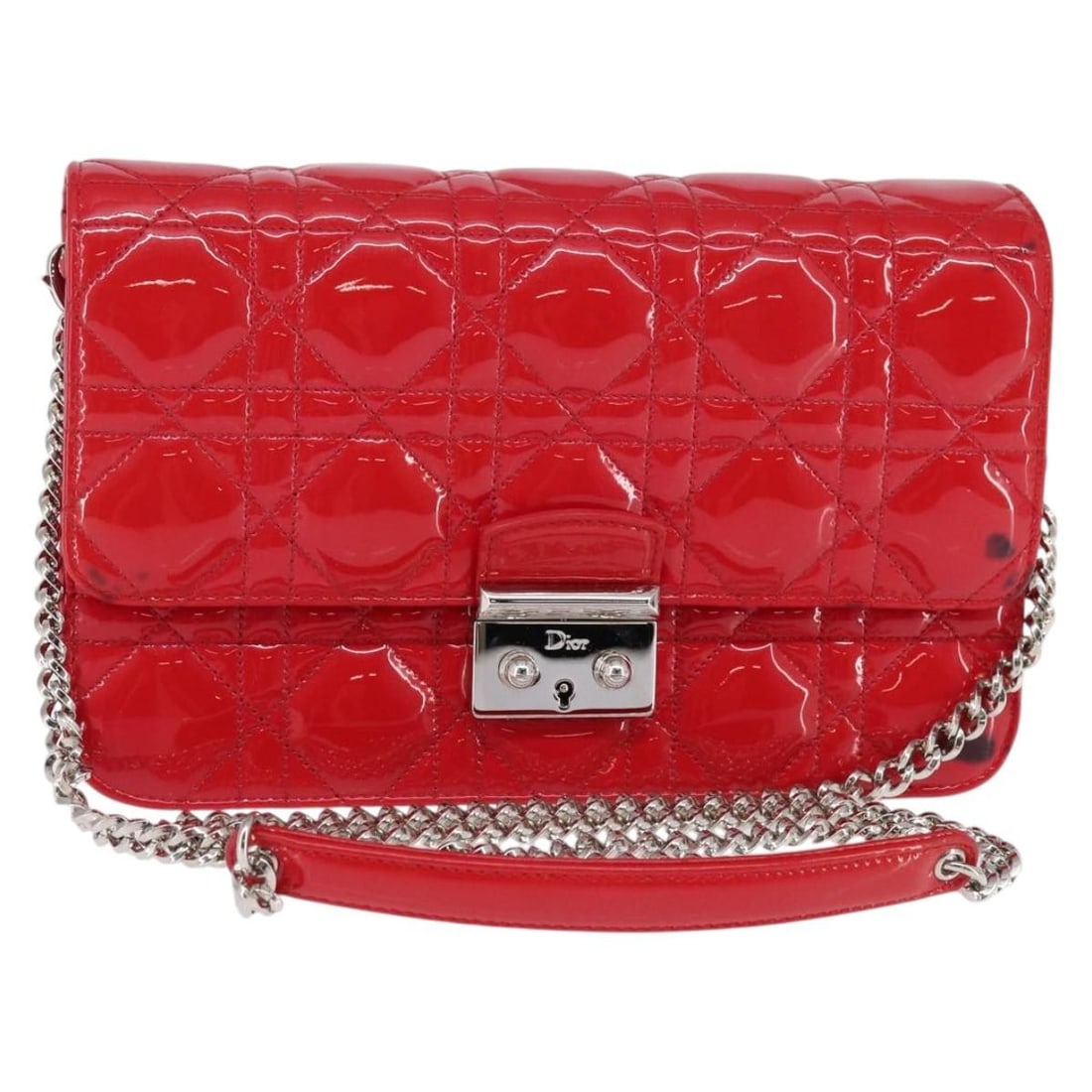 Christian Dior Canage Chain Shoulder Bag Enamel Red Silver Made in Italy: Christian Dior Canage Chain Shoulder Bag Enamel Red Silver Made in Italy This elegant Christian Dior Canage Chain Shoulder Bag features a striking enamel exterior in a vibrant red and silver color com