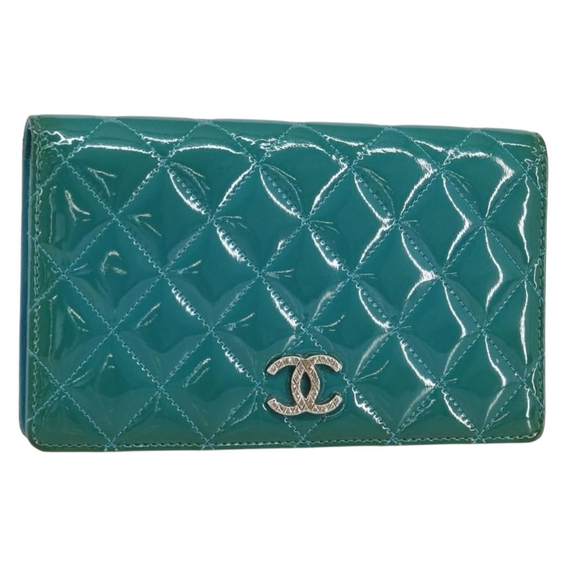 CHANEL Matelasse Patent Leather Long Wallet Blue Silver CC: CHANEL Matelasse Patent Leather Long Wallet Blue Silver CC Chanel Matelasse long wallet in blue patent leather with silver-tone CC detailing. Made in Spain, this women's wallet includes the guarantee 