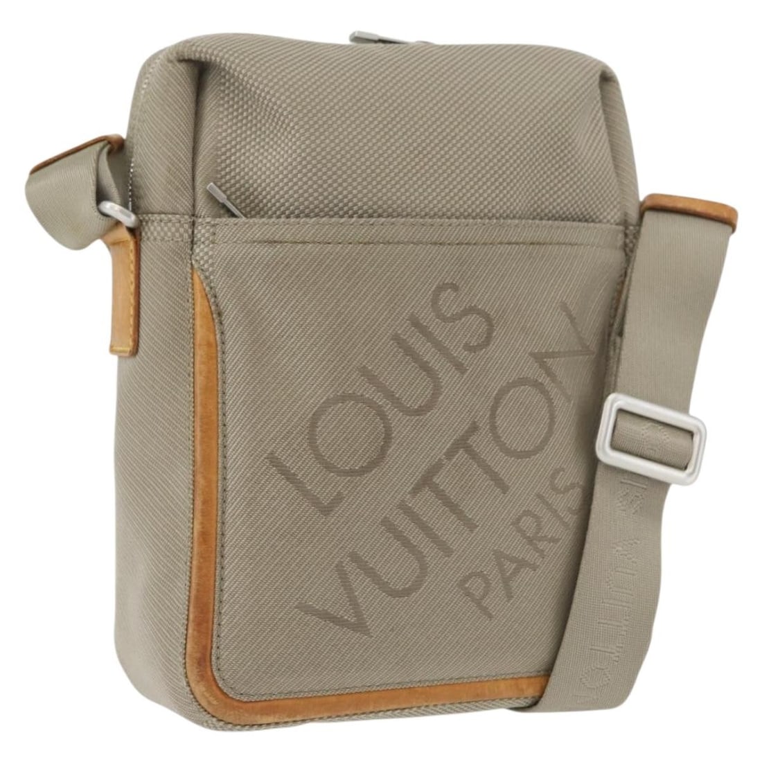 Louis Vuitton M93041 Sitadan Damier Geant Canvas Shoulder Bag Beige: Louis Vuitton M93041 Sitadan Damier Geant Canvas Shoulder Bag Beige Louis Vuitton Damier Geant Sitadan shoulder bag in Beige/Sabre with Damier Geant canvas. Made in France, this bag features a shoulde