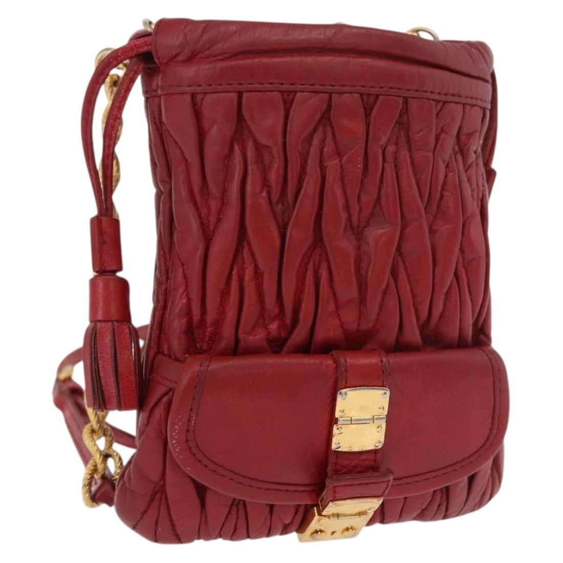Miu Miu Matelasse Leather Shoulder Bag Red Gold Chain: Miu Miu Matelasse Leather Shoulder Bag Red Gold Chain Miu Miu Matelasse shoulder pouch chain bag in red leather with gold-tone hardware. It measures approximately W13 cm x H15 cm x D1 cm, with a shoul