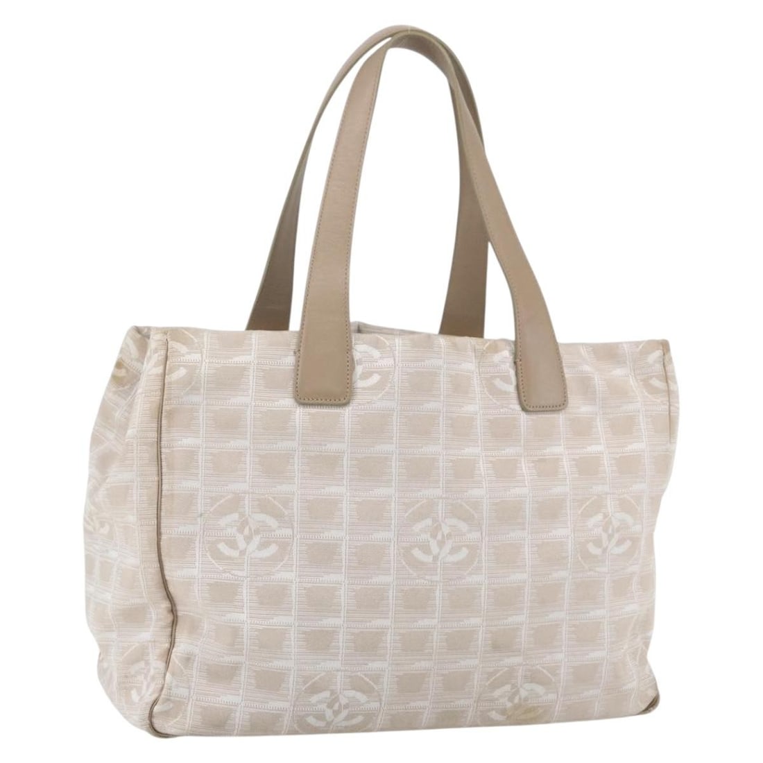 CHANEL Travel Hand Bag Beige Nylon Silver CC Authentic Italy: CHANEL Travel Hand Bag Beige Nylon Silver CC Authentic Italy This authentic CHANEL New Travel Line Hand Bag combines stylish functionality with a sophisticated design. Crafted from durable beige nylon