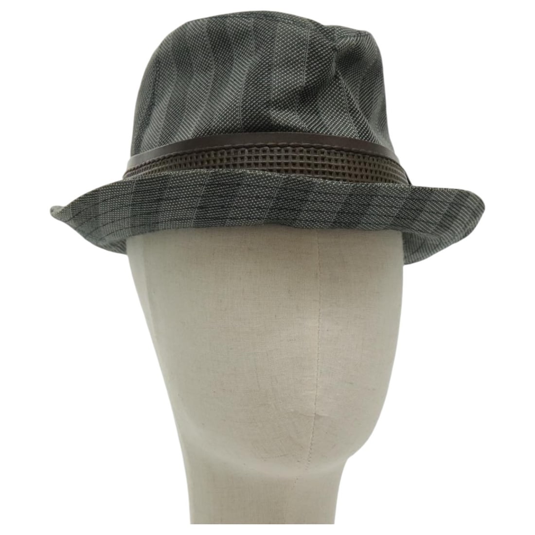 Louis Vuitton Gray Cotton Women's Hat Made in France: Louis Vuitton Gray Cotton Women's Hat Made in France This Louis Vuitton hat is crafted from gray cotton and designed for women. Made in France, it features a head circumference of approximately 57 cm 