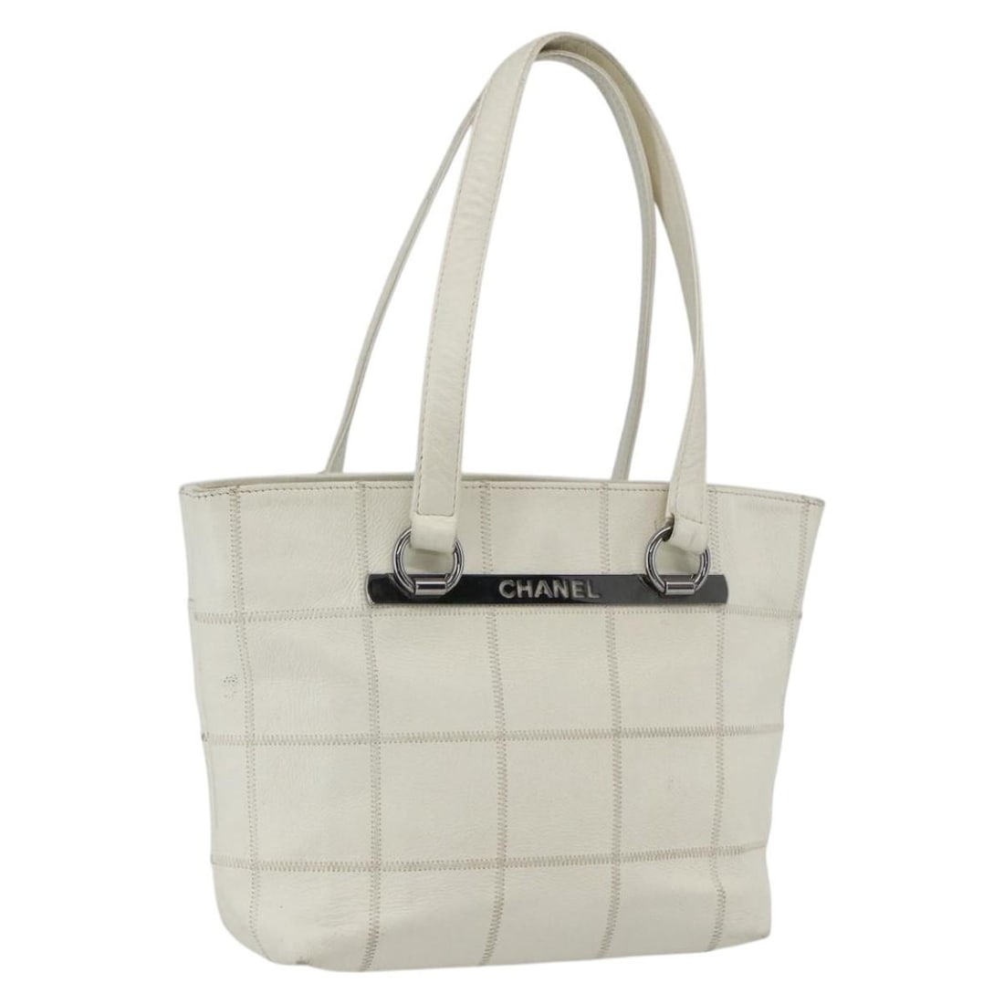 CHANEL Choco Bar White Leather Tote Bag Silver CC: CHANEL Choco Bar White Leather Tote Bag Silver CC A CHANEL Choco Bar Tote Bag in white and silver leather. This tote bag was made in France and measures approximately 24 cm W x 23 cm H x 9 cm D, with 