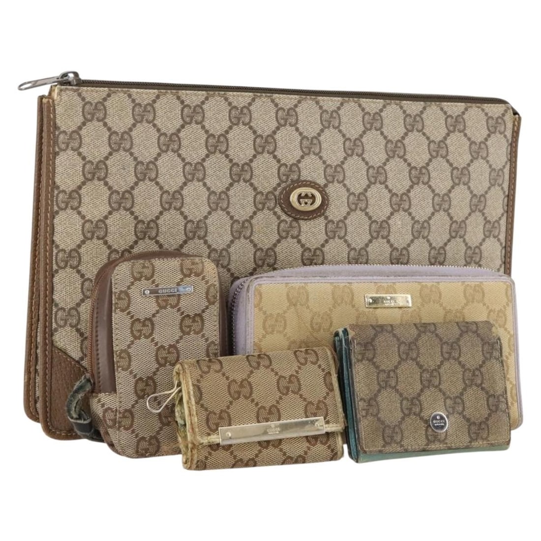 Set of 5 Beige GG Supreme Canvas Clutch Bags by Gucci: Set of 5 Beige GG Supreme Canvas Clutch Bags by Gucci This is a set of five Gucci GG Supreme canvas clutch bags crafted from beige PVC leather and GG canvas. Designed for women, these clutches were ma