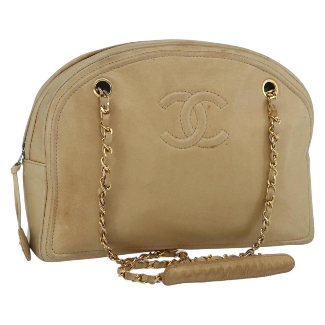CHANEL CC Beige Lambskin Shoulder Bag with Chain Strap: CHANEL CC Beige Lambskin Shoulder Bag with Chain Strap A CHANEL shoulder bag crafted from leather and lamb skin in beige and gold. It features a shoulder strap with an approximate 17.7 inch (45 cm) dr