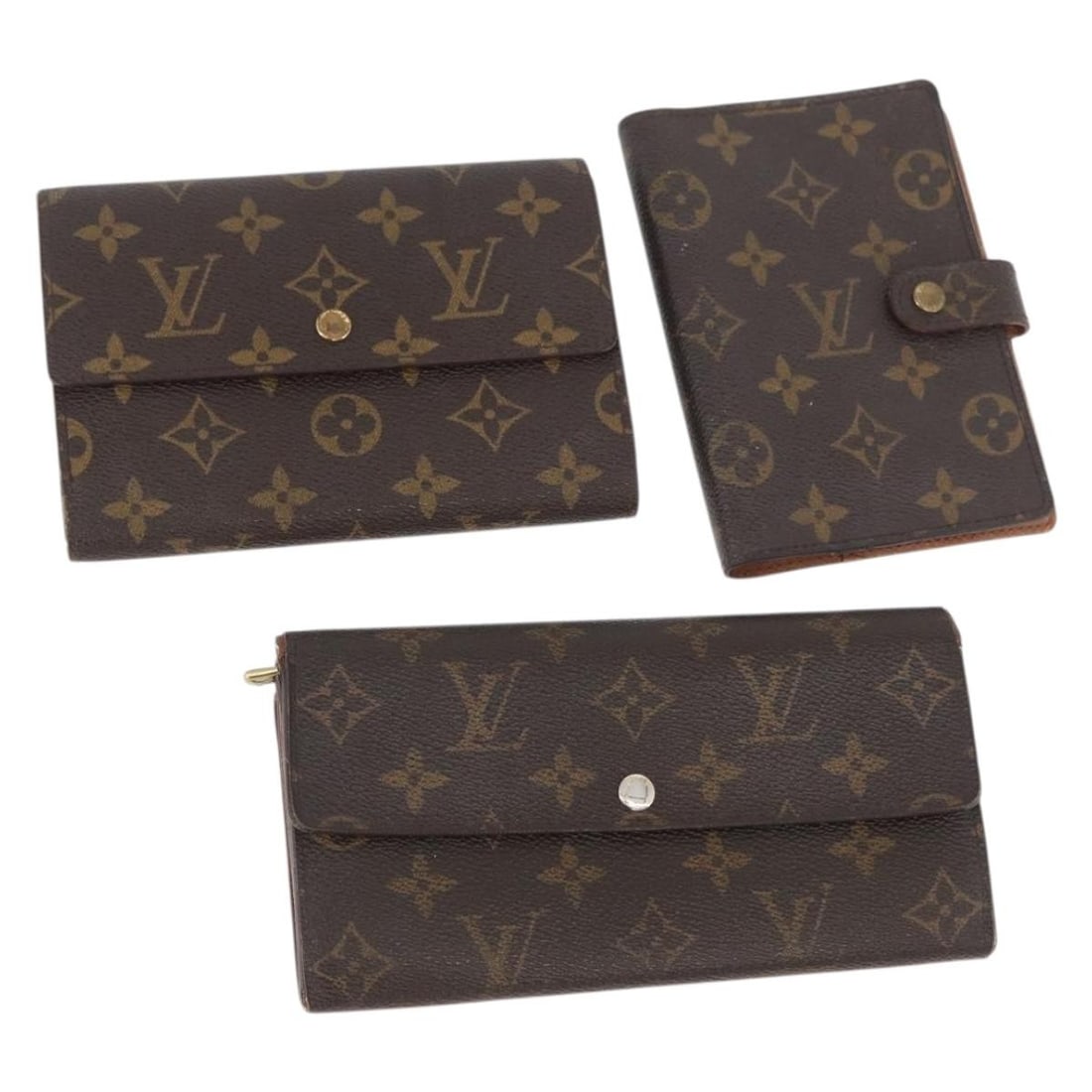 Set of 3 Louis Vuitton Monogram Canvas Women's Wallets Bundle: Set of 3 Louis Vuitton Monogram Canvas Women's Wallets Bundle This is a set of three Louis Vuitton monogram wallets for women, crafted from monogram canvas and made in France. The set does not include