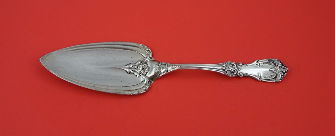 Reed and Barton Burgundy Sterling Silver Cake Server 9 1/2 inches: Reed and Barton Burgundy Sterling Silver Cake Server 9 1/2 inches This exquisite cake or pie server from the Burgundy pattern by Reed and Barton showcases timeless elegance. Crafted from high-quality 