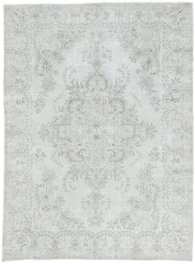 Vintage Hand-Knotted Oriental Rug Floral Design 7'3 x 9'11 Wool: Vintage Hand-Knotted Oriental Rug Floral Design 7'3 x 9'11 Wool This exquisite hand-knotted Oriental rug features a beautiful floral design in muted colors, including beige, dark brown, and light blue