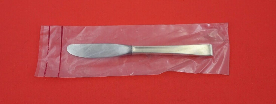 Gorham Theme Sterling Silver Butter Spreader Hollow Handle 6 5/8": Gorham Theme Sterling Silver Butter Spreader Hollow Handle 6 5/8" This elegant butter spreader from Gorham features a hollow handle made of premium sterling silver, complemented by a stainless steel b