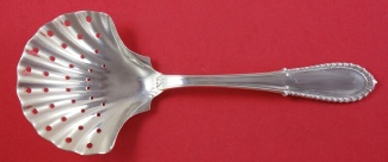 Buccellati Villa D'Este Sterling Silver Serving Spoon 8 3/4": Buccellati Villa D'Este Sterling Silver Serving Spoon 8 3/4" This exquisite serving spoon from Buccellati features the elegant Villa D'Este pattern, crafted in high-quality sterling silver. Measuring 