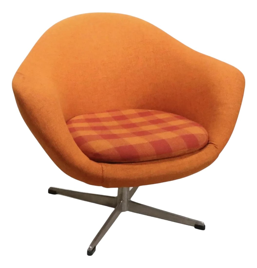 Rare Mid Century Bramminge Swivel Pod Chair Orange Tweed 1950s: Rare Mid Century Bramminge Swivel Pod Chair Orange Tweed 1950s This chic mid-century swivel pod chair, crafted by Bramminge Mobelfabrik in Denmark, showcases a stunning design from the 1950s/60s era. 