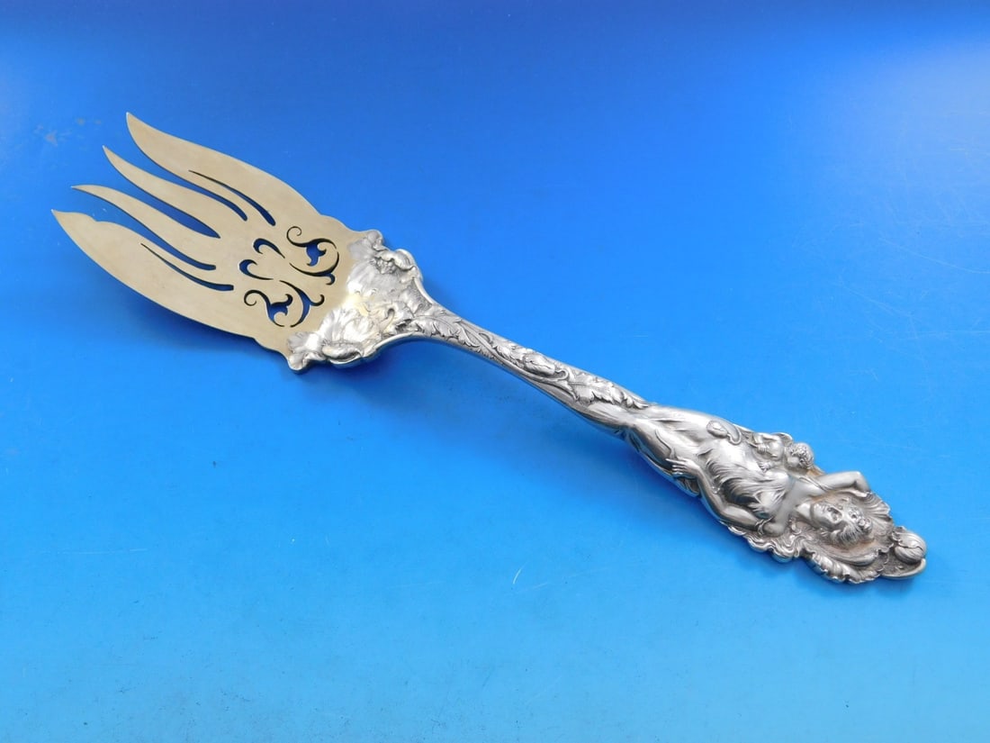 Reed & Barton Love Disarmed Sterling Silver Serving Fork 10 3/4": Reed & Barton Love Disarmed Sterling Silver Serving Fork 10 3/4" This exquisite Sterling Silver Buffet Fork from Reed & Barton features the elegant Love Disarmed pattern, showcasing the intricate arti