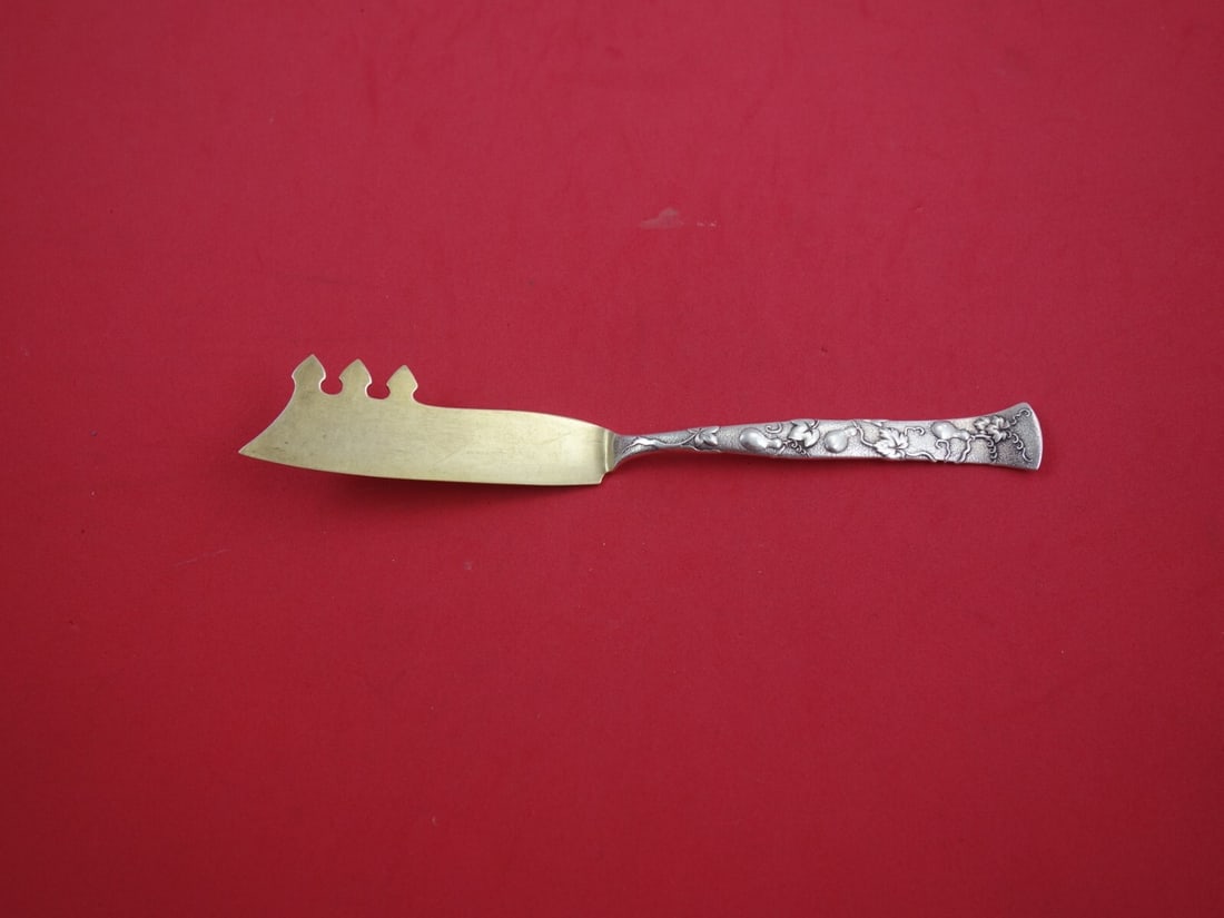 Tiffany & Co. Vine Sterling Silver Cheese Knife with Gourd Motif and Auth Certificate: Tiffany & Co. Vine Sterling Silver Cheese Knife with Gourd Motif and Auth Certificate Experience the elegance of Tiffany & Co. with this exquisite Sterling Silver Cheese Knife from the renowned Vine p