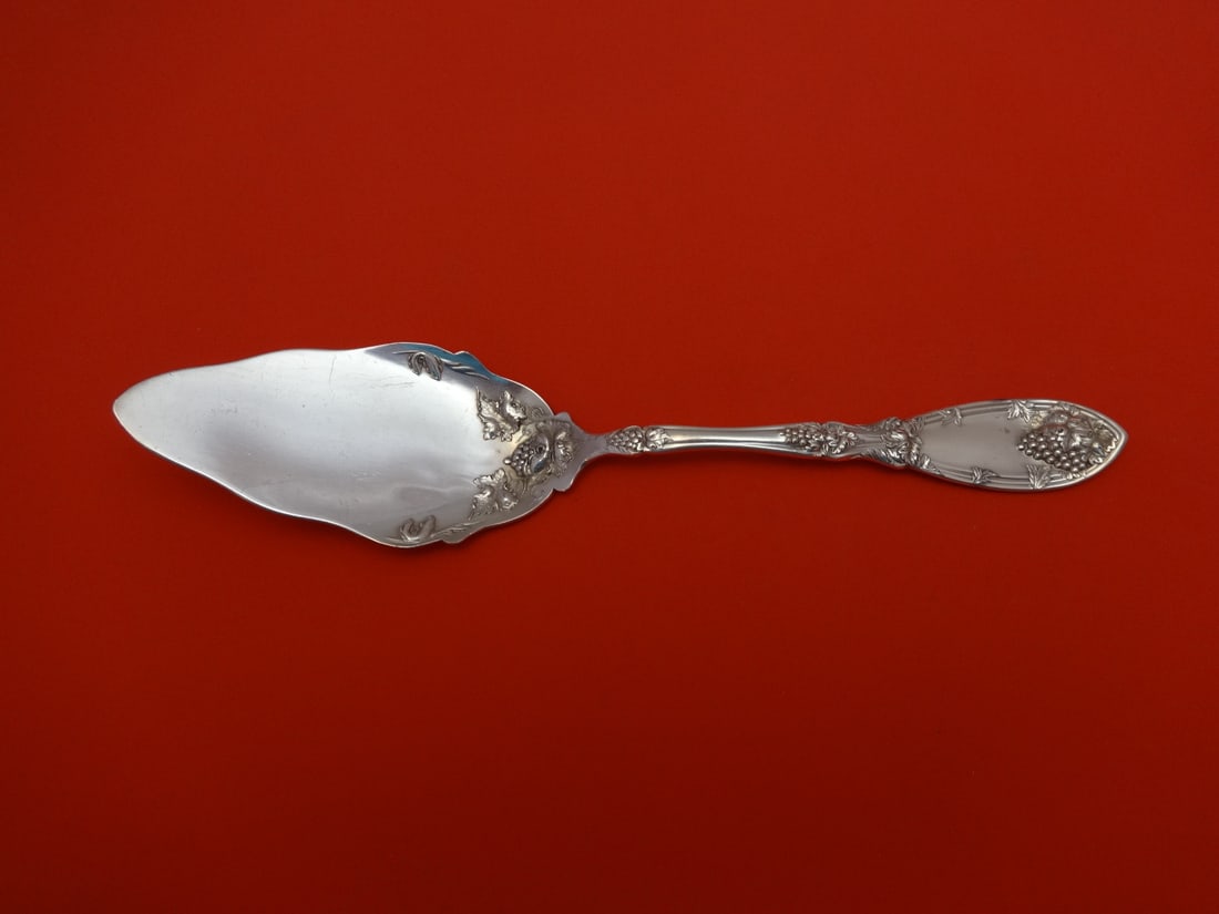 La Vigne Silverplate Pie Server by 1881 Rogers 9.5 Inch Flat Handle (1 of 2)
