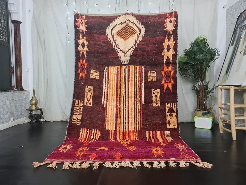 Handmade Moroccan Berber Wool Area Rug 8 x 5 Feet: Handmade Moroccan Berber Wool Area Rug 8 x 5 Feet Elevate your home decor with this stunning handmade Moroccan Berber wool area rug. Featuring a unique drawing design that resembles a real painting, t