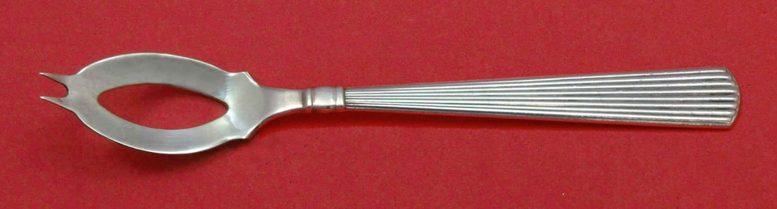 Reed and Barton Ashmont Sterling Silver Olive Spoon Custom 6 1/4 in: Reed and Barton Ashmont Sterling Silver Olive Spoon Custom 6 1/4 in This Ashmont Olive Spoon by Reed and Barton is a stunning serving piece, crafted from high-quality sterling silver. Measuring 6 1/4 