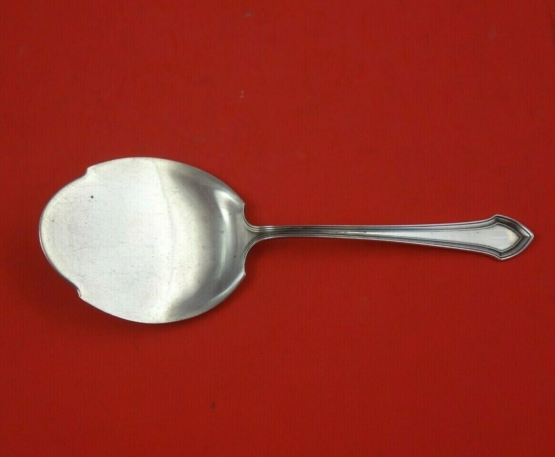 Durgin Essex Sterling Silver Pastry Server 8 Inch Serving Piece: Durgin Essex Sterling Silver Pastry Server 8 Inch Serving Piece Presenting a stunning Essex pastry server crafted by Durgin, made entirely of sterling silver. This elegant serving piece measures 8 inc