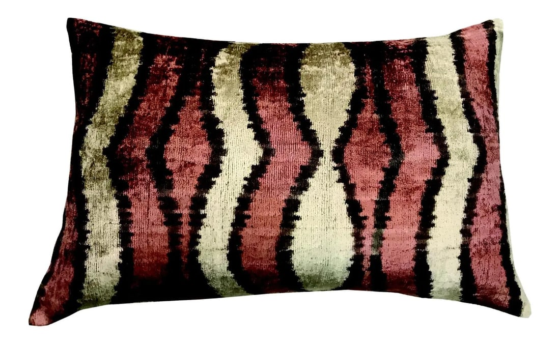 Handcrafted Silk Ikat Velvet Pillow with Linen Backing 16x24: Handcrafted Silk Ikat Velvet Pillow with Linen Backing 16x24 This hand made pillow cushion features a silk Uzbek Ikat velvet front with a natural linen backing and a hidden zipper. It includes a 10/90