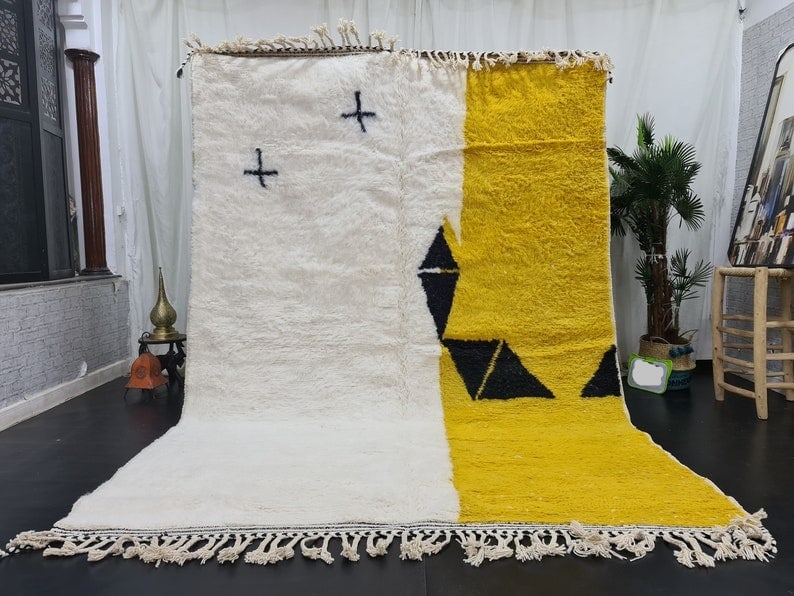 Authentic Handmade Moroccan Berber Rug 9.84 x 6.56 Feet: Authentic Handmade Moroccan Berber Rug 9.84 x 6.56 Feet Enhance your living space with this stunning white and yellow rug, a beautiful example of authentic handmade Moroccan craftsmanship. Handwoven b