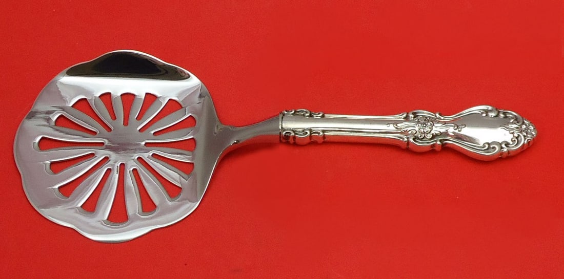 Reed & Barton Old Virginia Sterling Tomato Server Custom Made 8.5 Inch: Reed & Barton Old Virginia Sterling Tomato Server Custom Made 8.5 Inch Presenting a custom-made Tomato Server from the renowned Old Virginia pattern by Reed & Barton. This exquisite piece is crafted f