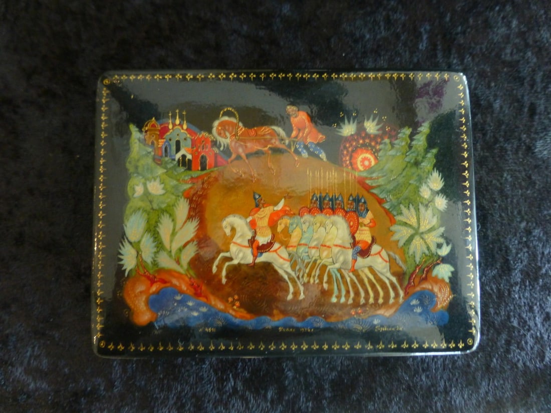 Signed Russian decorative box with COA farm castle scene (1 of 7)