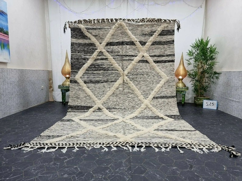 Handwoven Moroccan Luxury Rug 100% Sheep Wool 8 x 5 Feet: Handwoven Moroccan Luxury Rug 100% Sheep Wool 8 x 5 Feet Experience the elegance of this luxury authentic rug, handwoven in the picturesque Atlas Mountains by skilled Berber women weavers. Crafted wit