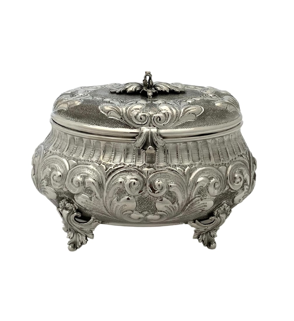 Handmade Italian 925 Sterling Silver Swirl Leaf Esrog Box: Handmade Italian 925 Sterling Silver Swirl Leaf Esrog Box This exquisite Esrog box is crafted from fine 925 sterling silver, showcasing a beautiful combination of handmade swirl chased leaf designs wi