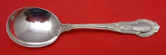 Gorham Tuileries Sterling Silver Gumbo Soup Spoon 6 3/4": Gorham Tuileries Sterling Silver Gumbo Soup Spoon 6 3/4" Elevate your dining experience with this exquisite Tuileries gumbo soup spoon by Gorham, crafted from fine sterling silver. Measuring 6 3/4 inc