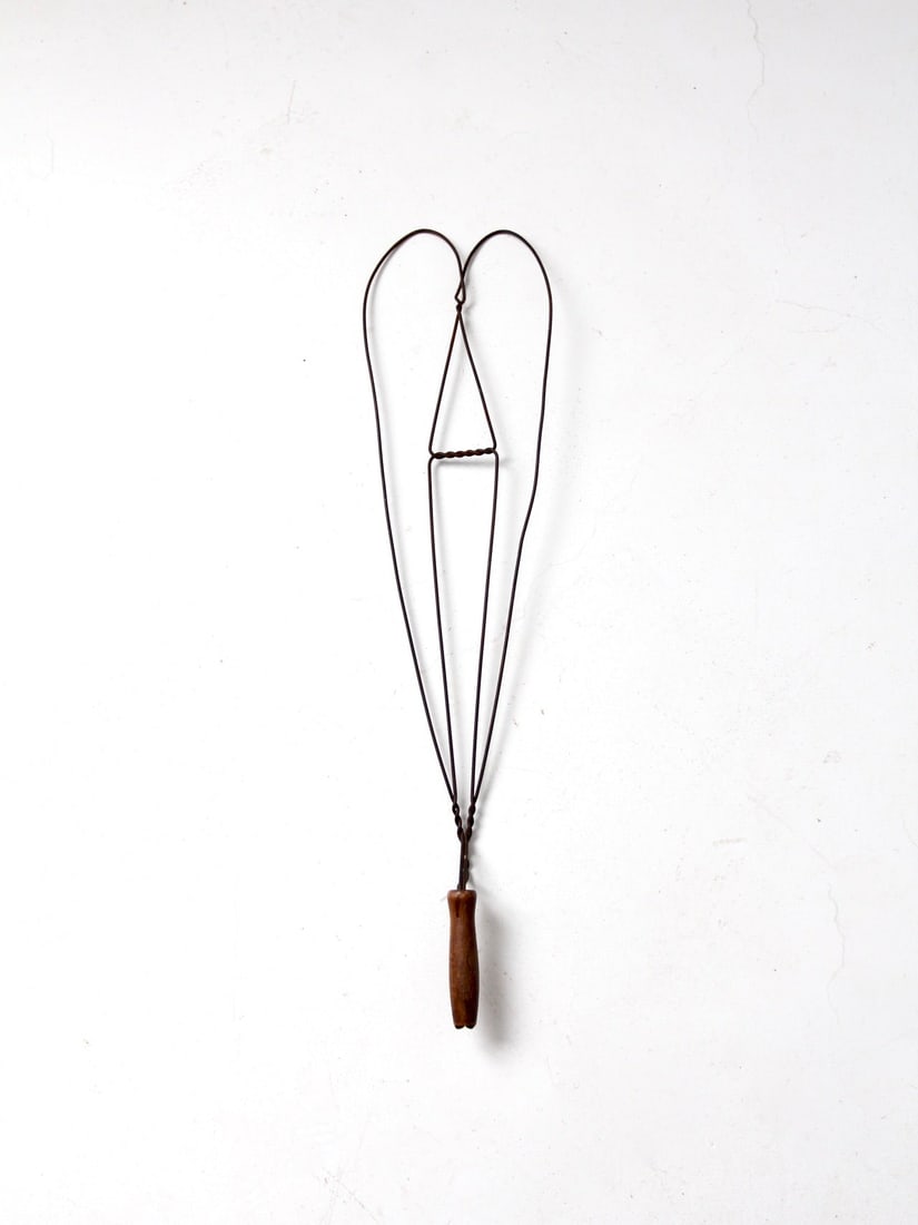 Antique Heart Shaped Primitive Rug Beater 31.5 inch Wooden Handle (1 of 7)