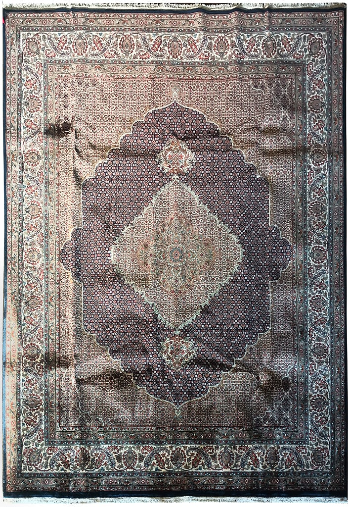 Handmade Black Wool Silk Rug 8.3 x 9.10 ft Premium Quality: Handmade Black Wool Silk Rug 8.3 x 9.10 ft Premium Quality Free continental US Shipping Enhance your living space with this exquisite handmade rug, crafted from a luxurious blend of wool and silk. Mea
