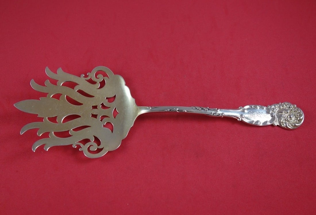 Reed & Barton La Reine Sterling Silver Tomato Server 9 1/4" Gold Washed: Reed & Barton La Reine Sterling Silver Tomato Server 9 1/4" Gold Washed Crafted by Reed & Barton, this exquisite La Reine tomato server showcases a timeless design in sterling silver. Measuring 9 1/4 