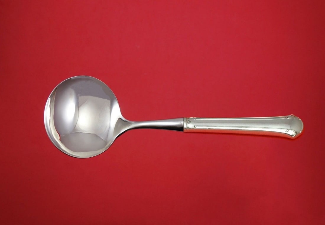 Towle Chippendale Sterling Silver Gravy Ladle 8 Inch Custom Design: Towle Chippendale Sterling Silver Gravy Ladle 8 Inch Custom Design This exquisite Chippendale gravy ladle by Towle is crafted from sterling silver and features a hollow handle with a stainless impleme