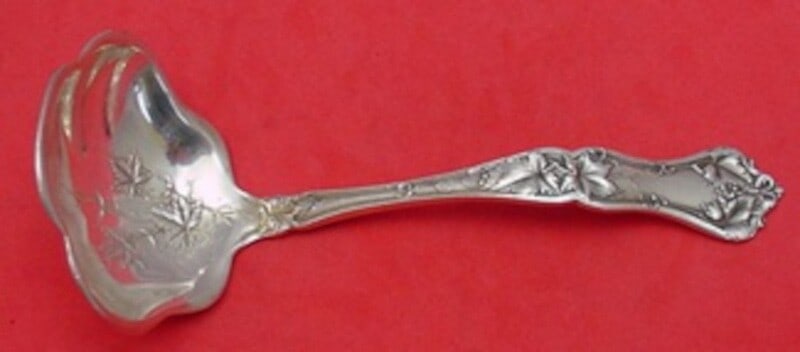 International Sterling Silver Edgewood Gravy Ladle 6 1/8 inches: International Sterling Silver Edgewood Gravy Ladle 6 1/8 inches This exquisite gravy ladle is part of the Edgewood pattern by International Sterling, crafted from fine sterling silver. Measuring 6 1/8