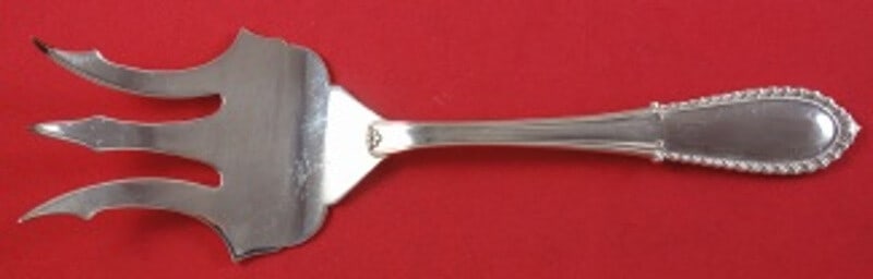 Buccellati Villa D'Este Sterling Silver Fish Serving Fork 9 1/8": Buccellati Villa D'Este Sterling Silver Fish Serving Fork 9 1/8" This exquisite fish serving fork features the elegant Villa D'Este pattern by Buccellati, crafted from high-quality sterling silver. Me