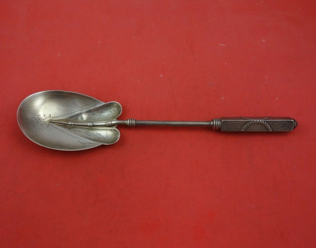 Gorham Hindoo Sterling Silver Berry Spoon 9 1/4 Inch Serving: Gorham Hindoo Sterling Silver Berry Spoon 9 1/4 Inch Serving Experience elegance with the Hindoo by Gorham Sterling Silver Berry Spoon, measuring 9 1/4 inches. This exquisite serving spoon features a 