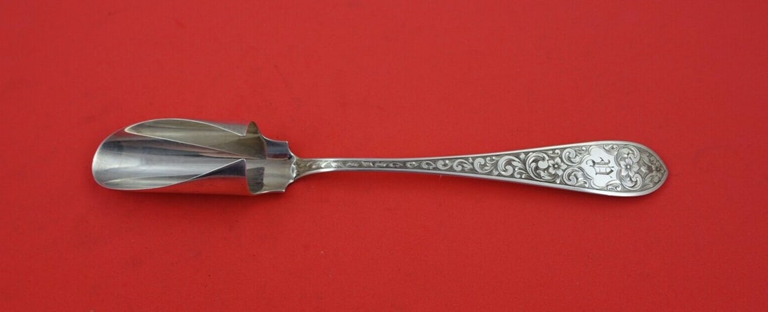 Whiting Colonial B Engraved Sterling Silver Cheese Scoop 8 3/8": Whiting Colonial B Engraved Sterling Silver Cheese Scoop 8 3/8" This large cheese scoop, measuring 8 3/8 inches, features the exquisite Colonial B Engraved pattern by Whiting. Crafted from high-qualit