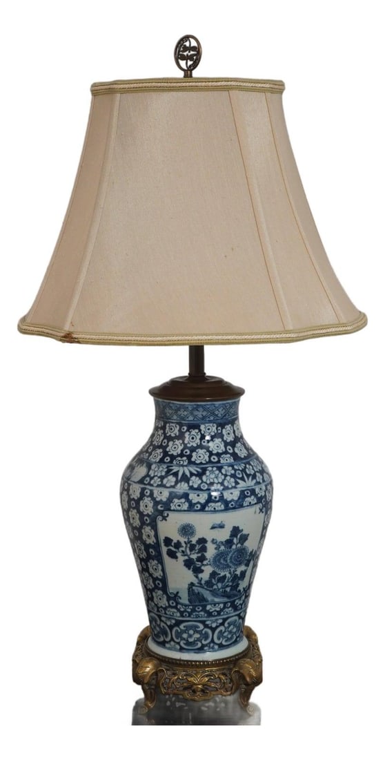 Blue White Porcelain Chinese Vase Lamp Bronze Base (1 of 10)