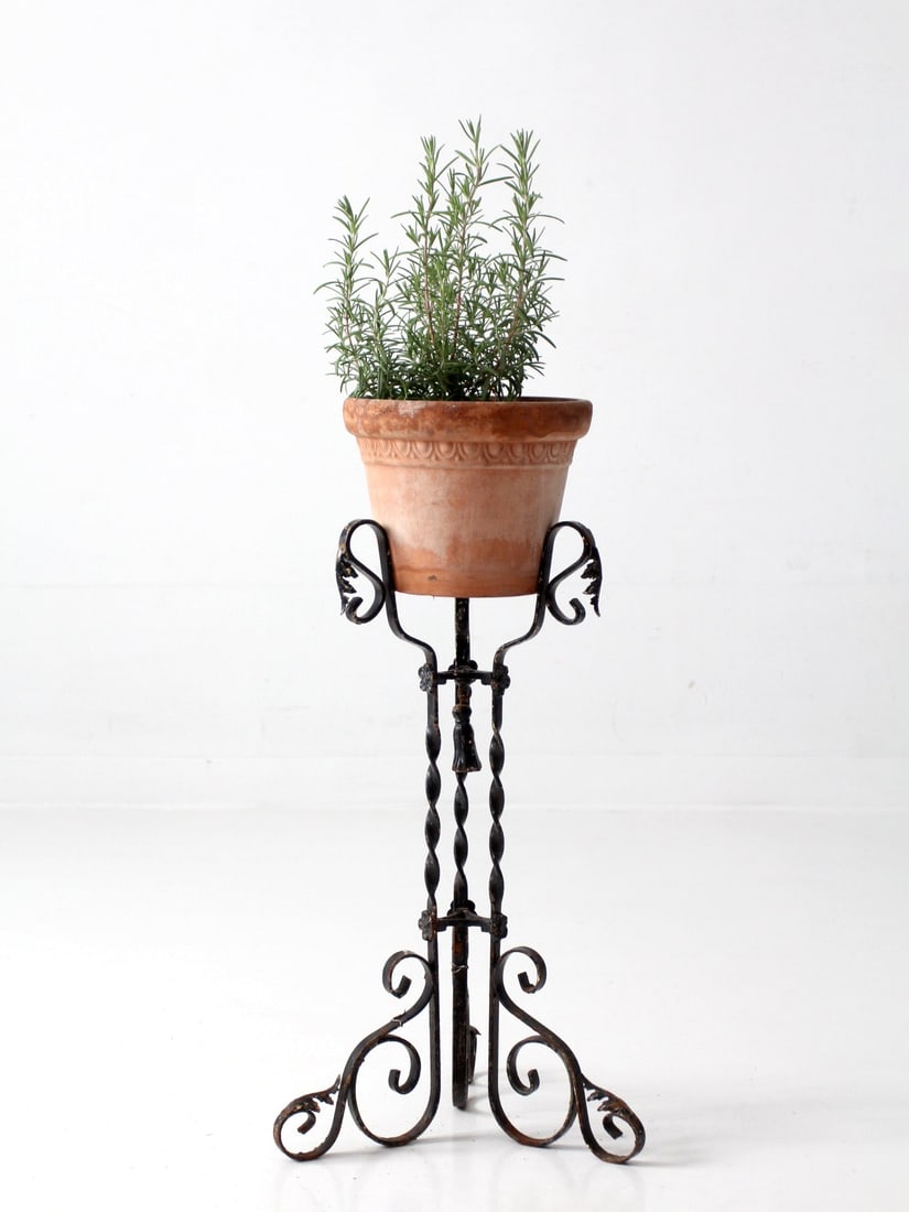 Victorian Iron Plant Stand with Twisted Uprights (1 of 17)