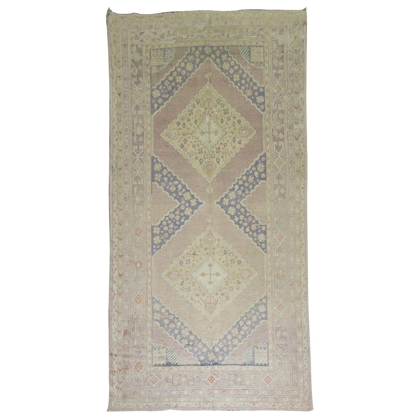 Early 20th Century Khotan Wool Gallery Rug in Lavender Tones: Early 20th Century Khotan Wool Gallery Rug in Lavender Tones This vintage East Turkestan Samarkand gallery rug features an elegant Khotan style with icy lavender and pink tones. Crafted from wool, it 