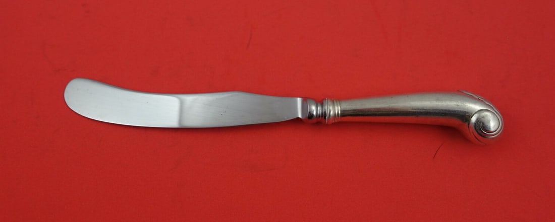 Stieff Williamsburg Shell Sterling Silver Pistol Grip Knife 8.5": Stieff Williamsburg Shell Sterling Silver Pistol Grip Knife 8.5" This exquisite knife features the Williamsburg Shell pattern by Stieff, renowned for its substantial pistol-grip design and classic col