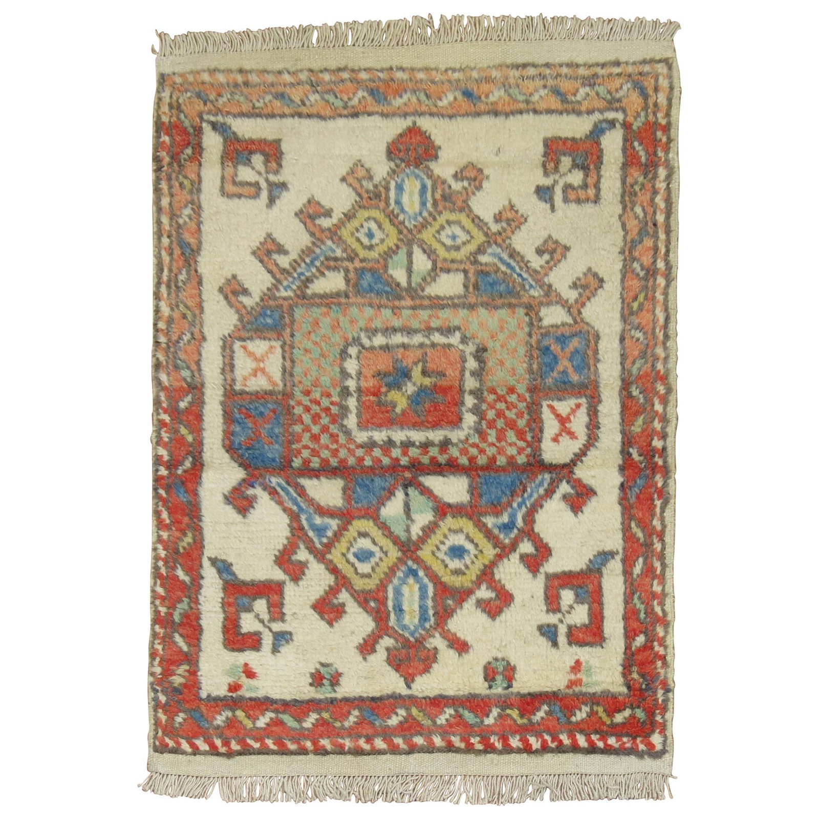 Unique Ivory Hand-Woven Oushak Turkish Rug 28 x 38: Unique Ivory Hand-Woven Oushak Turkish Rug 28 x 38 Discover a unique piece of history with this exquisite Ivory Vintage Turkish Anatolian Rug. This one-of-a-kind rug features a beautiful ivory field a
