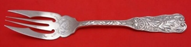 Gorham Saint Cloud Sterling Silver Fish Fork 6 5/8 Bright-Cut: Gorham Saint Cloud Sterling Silver Fish Fork 6 5/8 Bright-Cut Discover the elegant Saint Cloud Fish Fork by Gorham, crafted from high-quality sterling silver. This exquisite piece, measuring 6 5/8 inc
